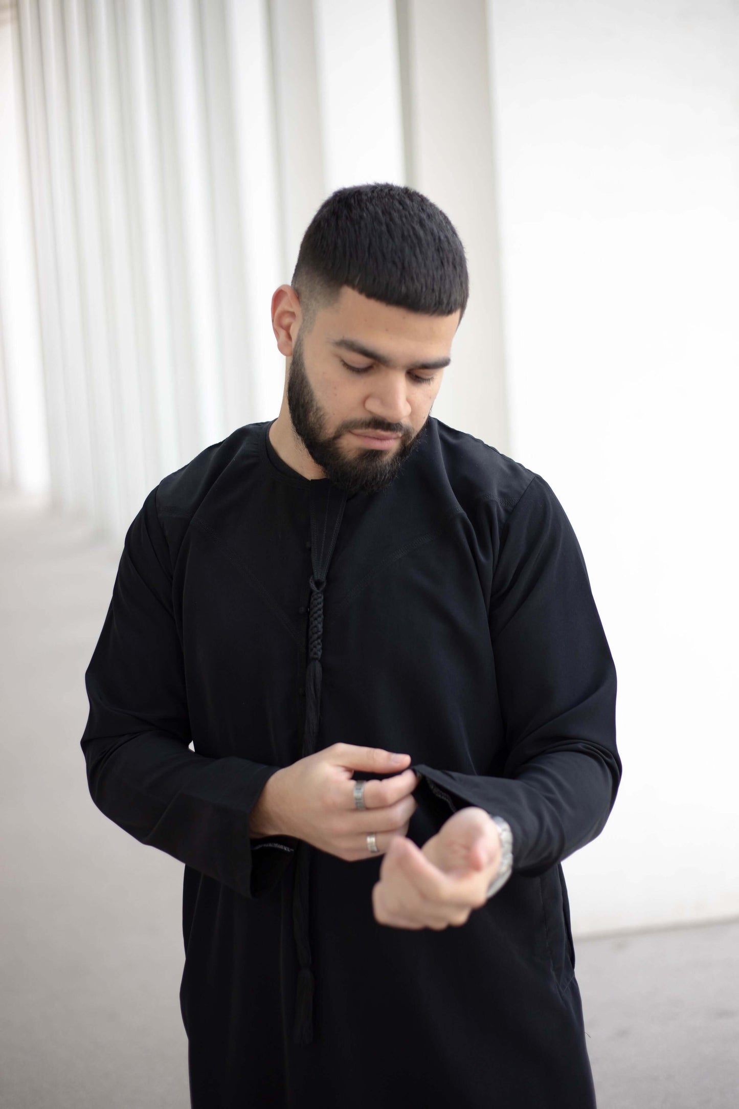 Qamis Emirati Noir Coton -abaya homme -kamis