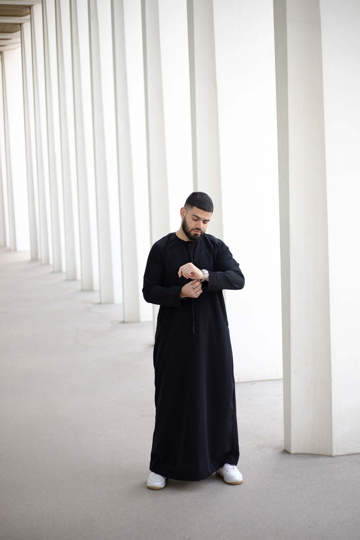 Qamis Emirati Noir Coton -abaya homme -kamis