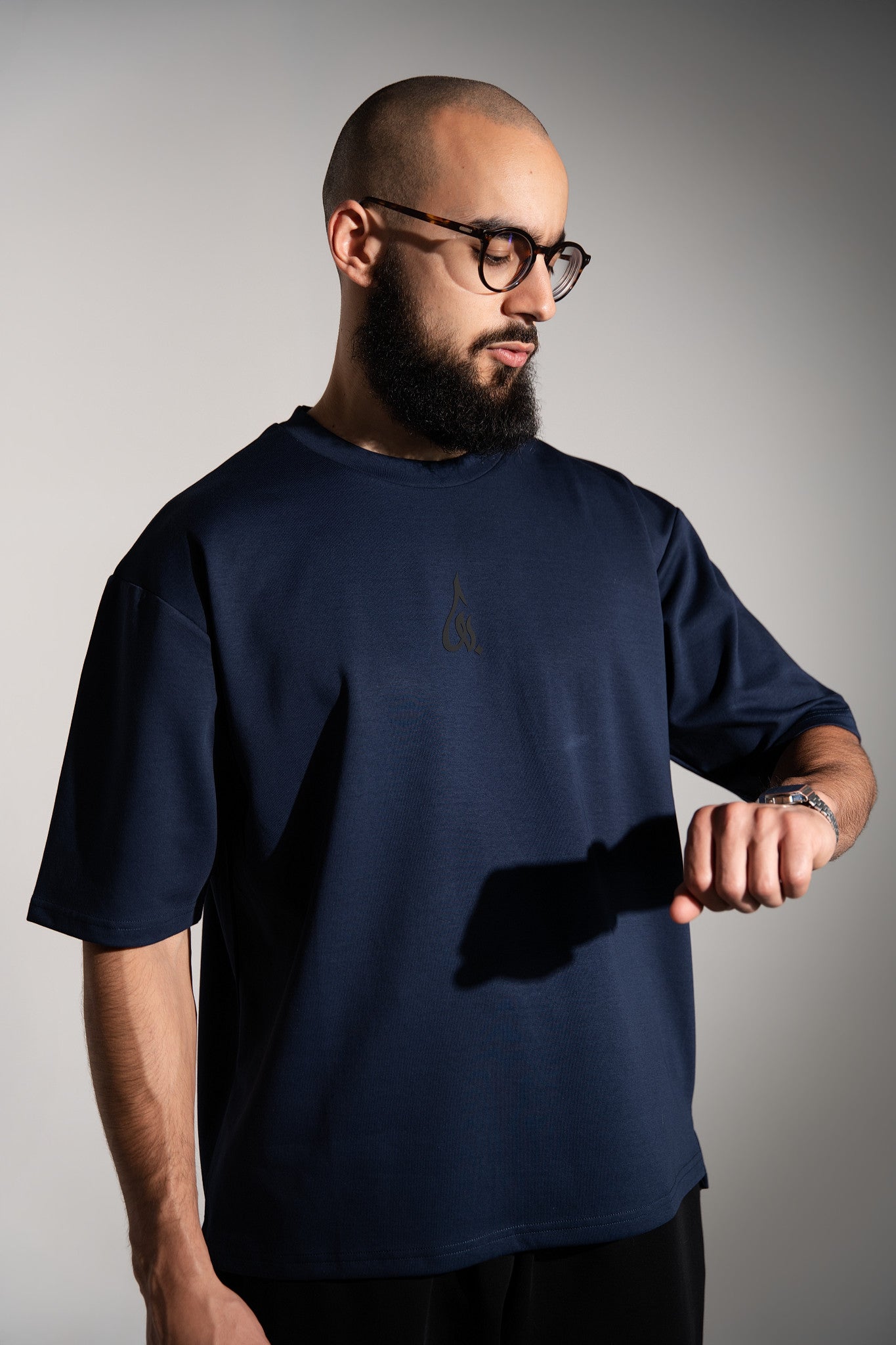 ١٤٤٥ Tee — Bleu Navy