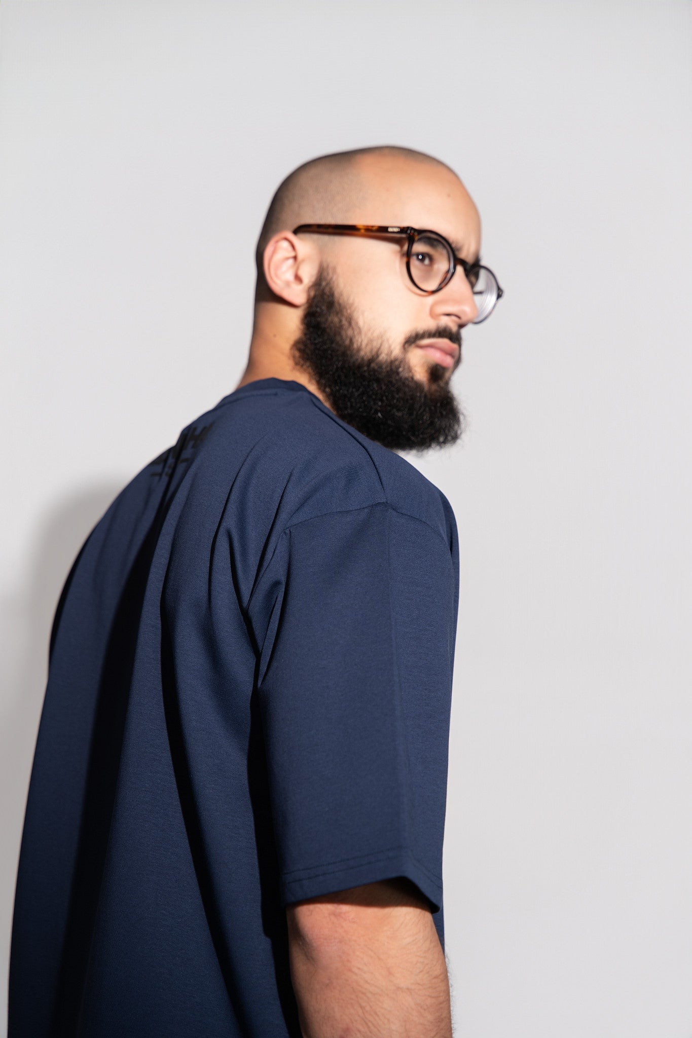 ١٤٤٥ Tee — Bleu Navy