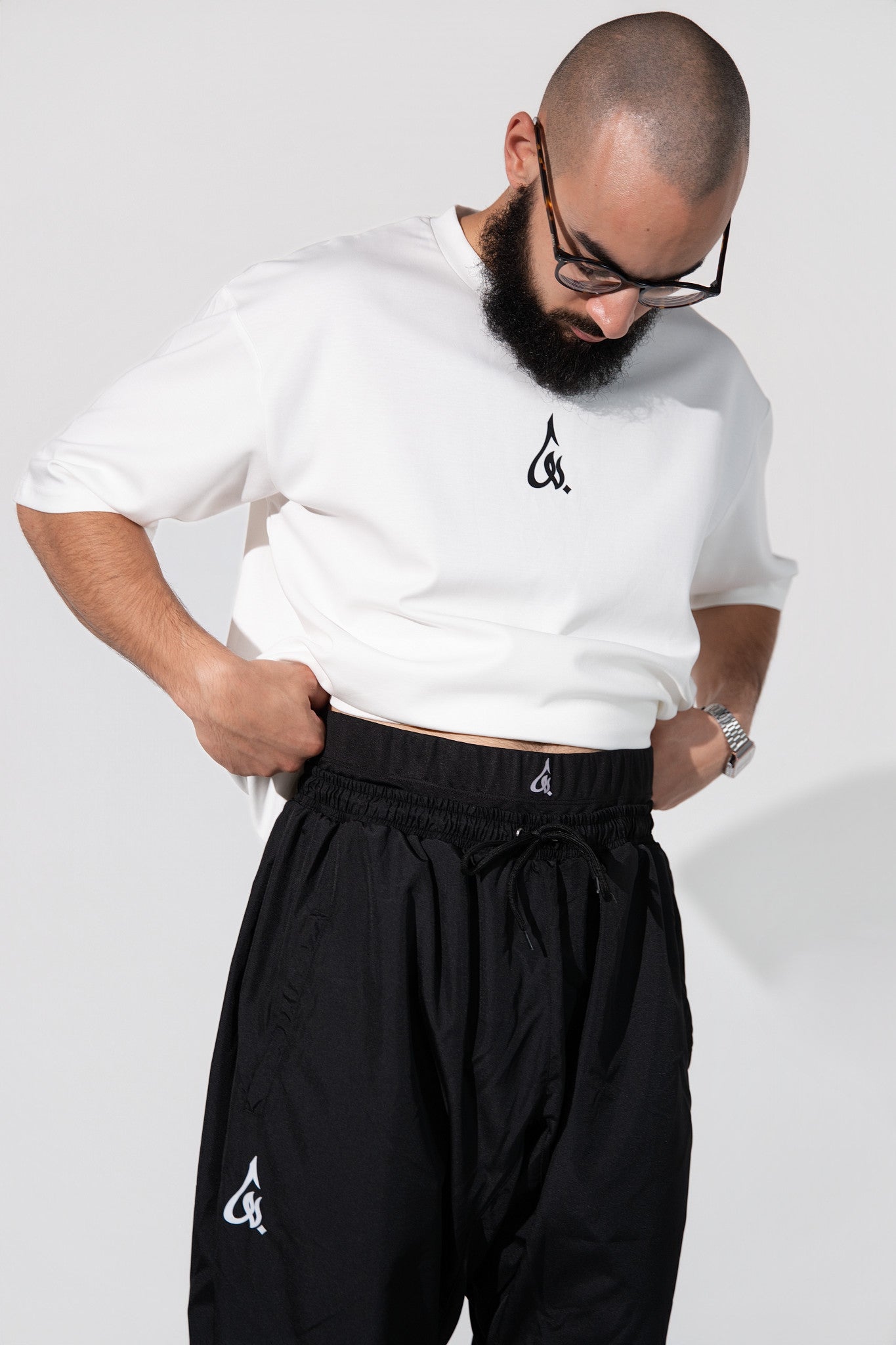 Short Cache Awra — Noir