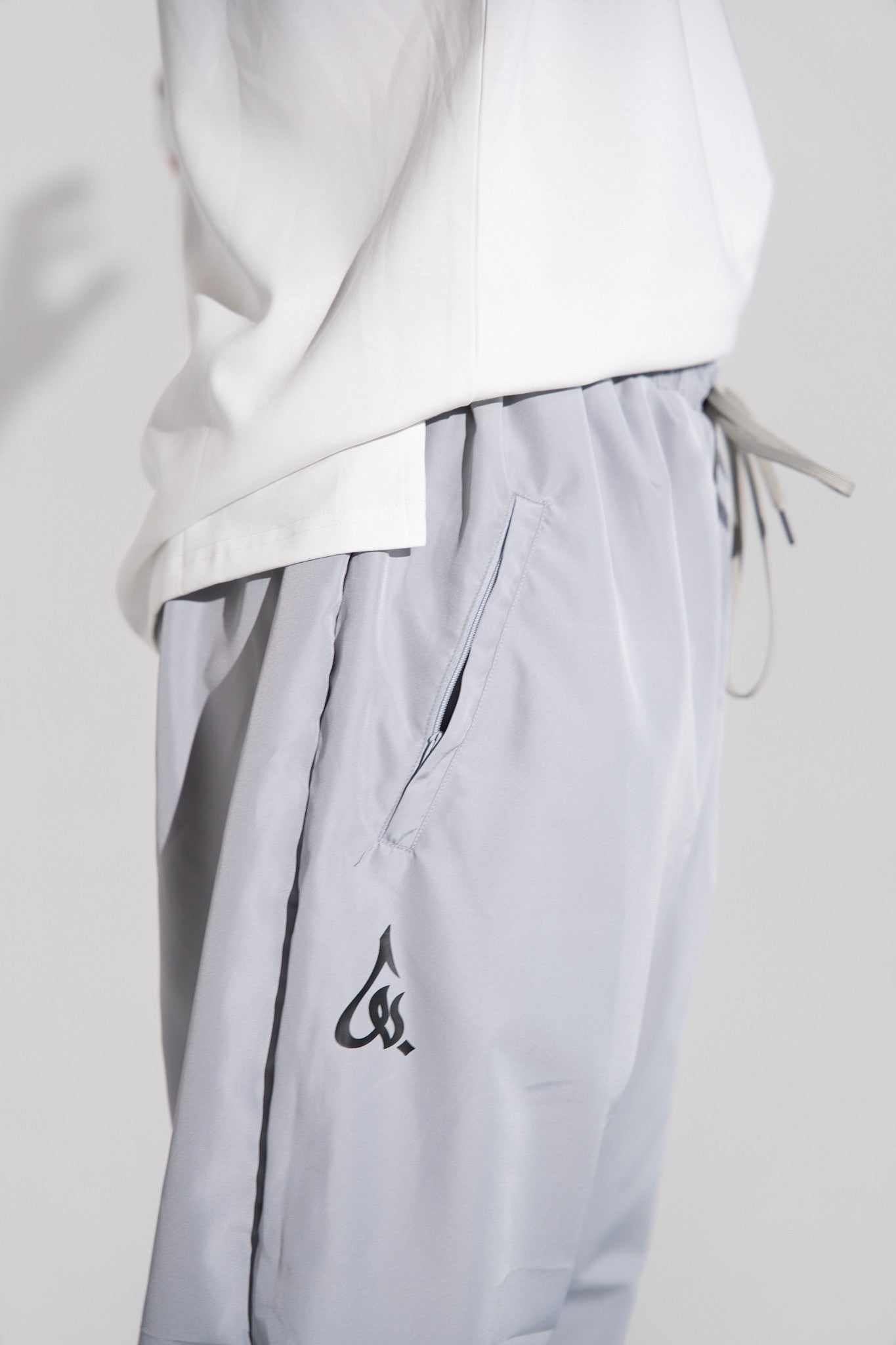 Short Cache Awra — Gris