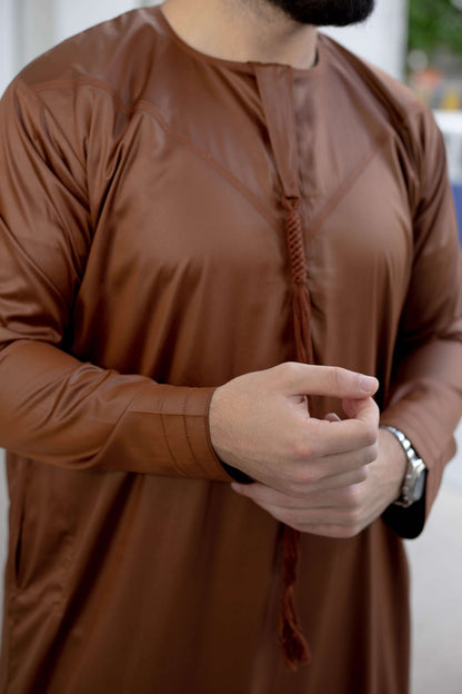 Qamis Emirati Chocolat Satiné - abaya homme - kamis