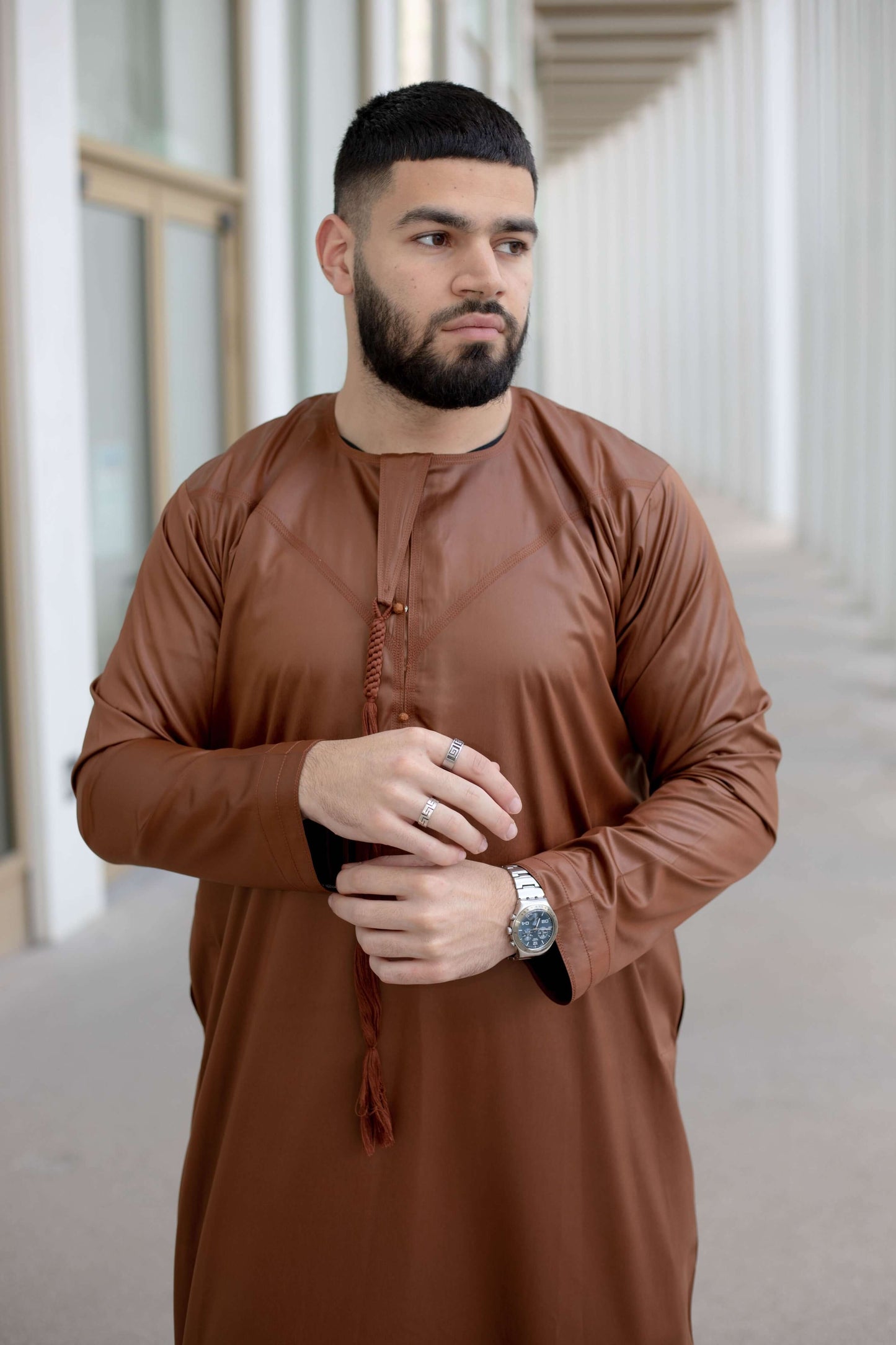 Qamis Emirati Chocolat Satiné - abaya homme - kamis